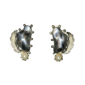 Coro Signed Vintage Gray Pearlescent Moonglow Thermoset Lucite‎ Clip-On Earrings